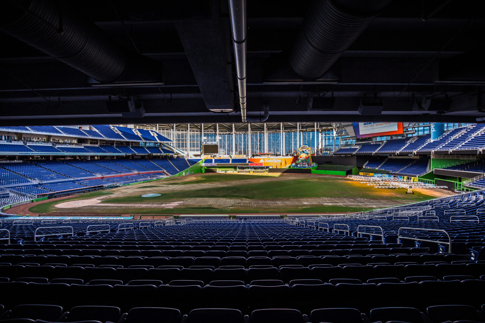 Miami Marlins Home Renamed loanDepot Park