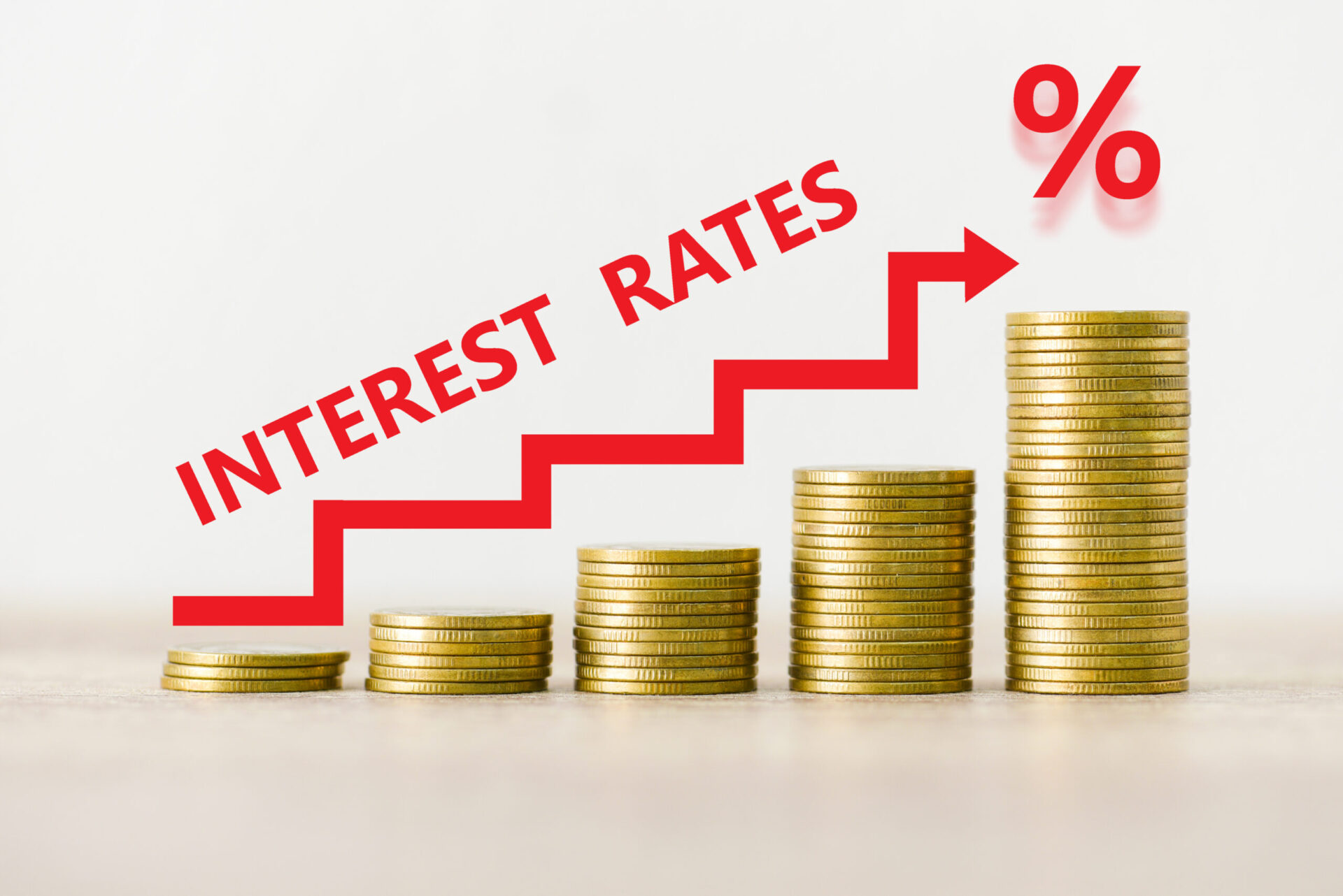 Economist: Interest Rates Will Go Up in 2022, Rise Even More in 2023