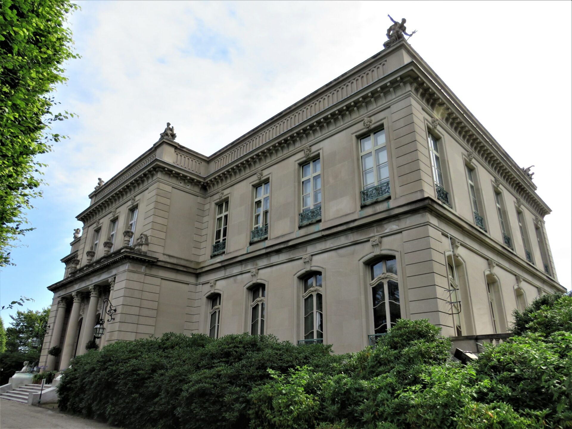 Look At A Newport, Rhode Island Mansion Where “The Gilded Age” Is Filmed